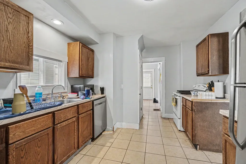 719 Mccourtie Street Kalamazoo City MI 49008