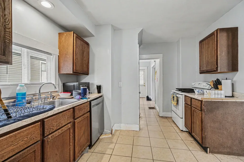 719 Mccourtie Street Kalamazoo City MI 49008