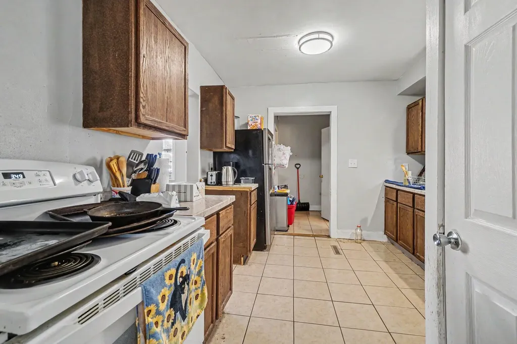 719 Mccourtie Street Kalamazoo City MI 49008