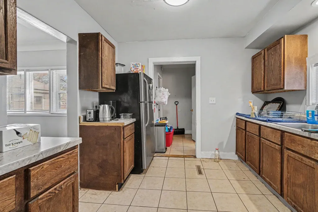 719 Mccourtie Street Kalamazoo City MI 49008