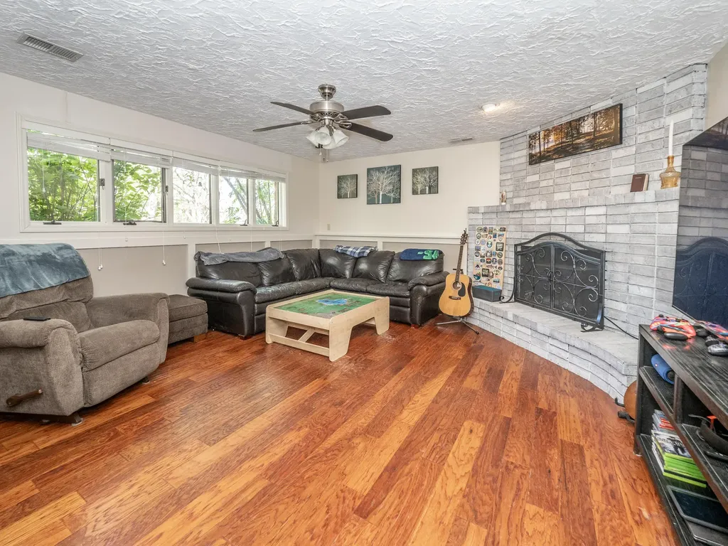 4115 S Van Kal Street Oshtemo Charter Township MI 49071