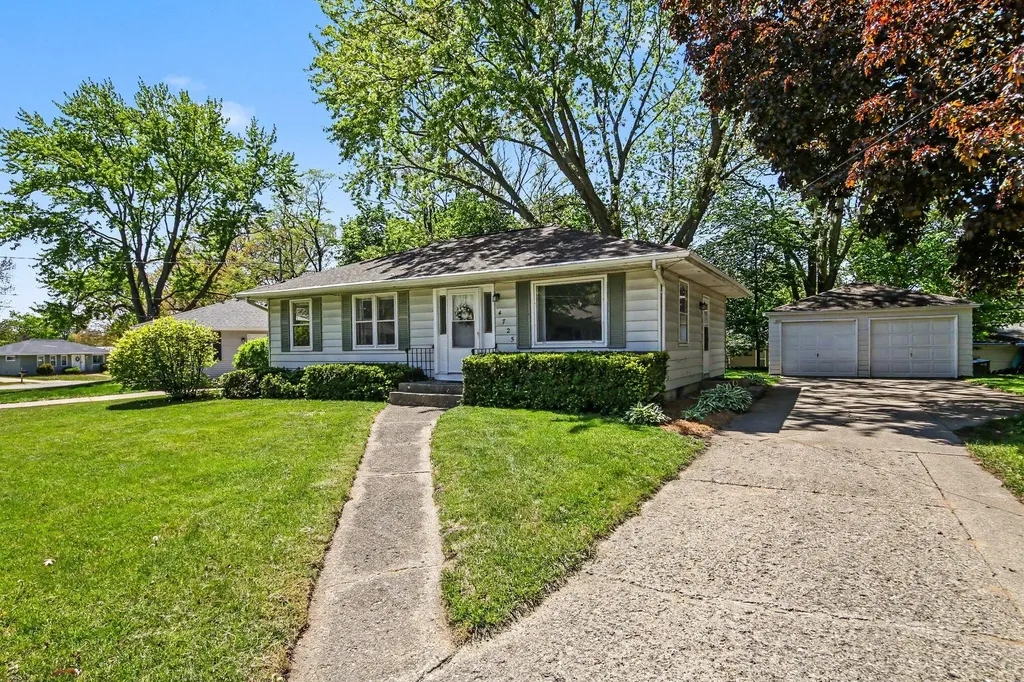 4725 Burgis Avenue SE Kentwood City MI 49508