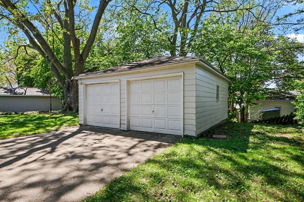 4725 Burgis Avenue SE Kentwood City MI 49508