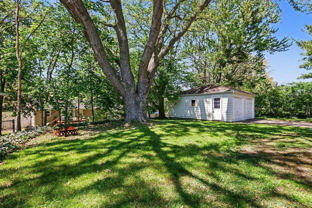 4725 Burgis Avenue SE Kentwood City MI 49508