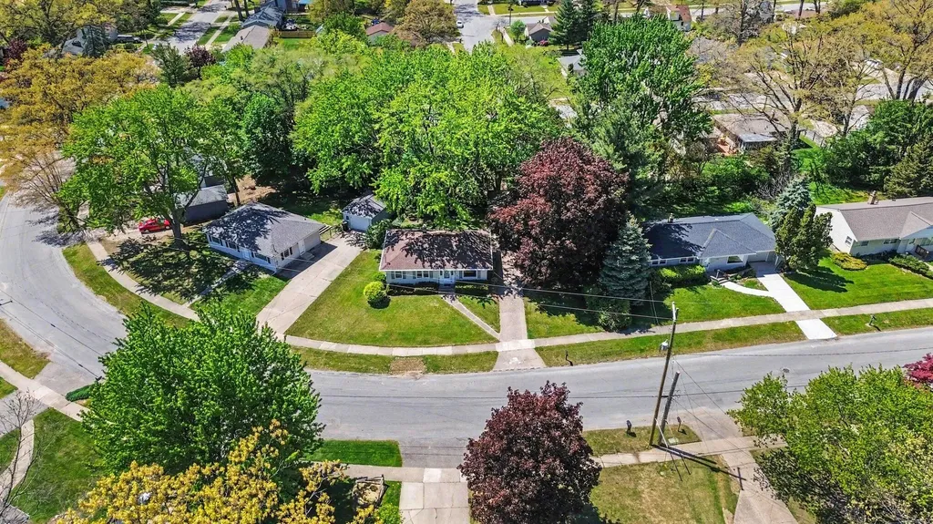 4725 Burgis Avenue SE Kentwood City MI 49508