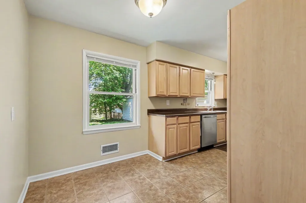 4725 Burgis Avenue SE Kentwood City MI 49508