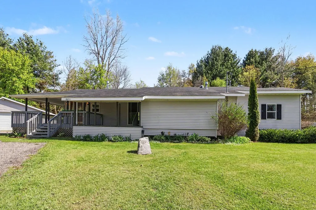 8653 Chain O Lakes Drive Hope Township MI 49046