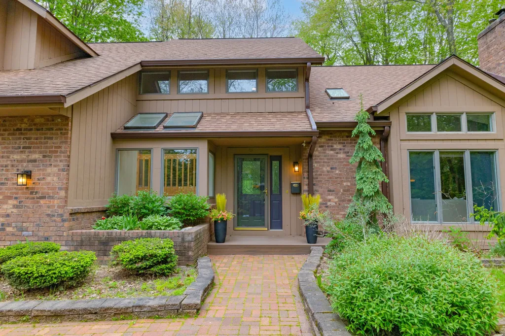 7170 Hawthorn Valley Avenue Oshtemo Charter Township MI 49009