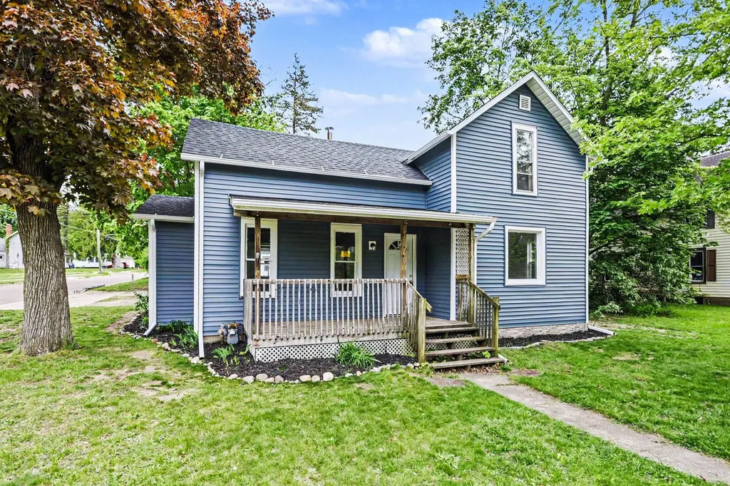 189 Banks Street Coloma City MI 49038