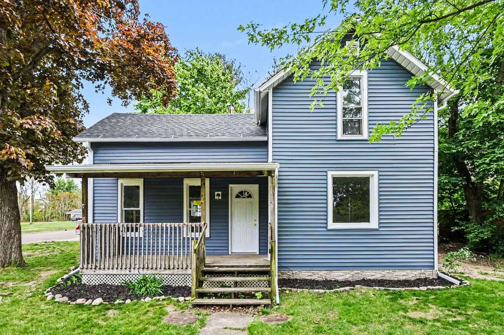 189 Banks Street Coloma City MI 49038