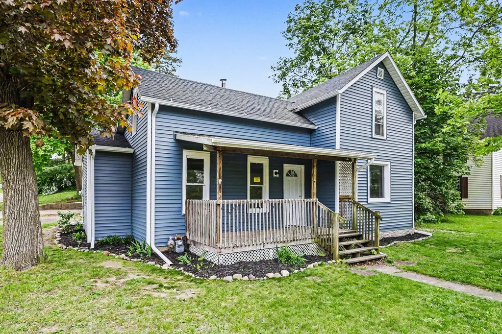 189 Banks Street Coloma City MI 49038