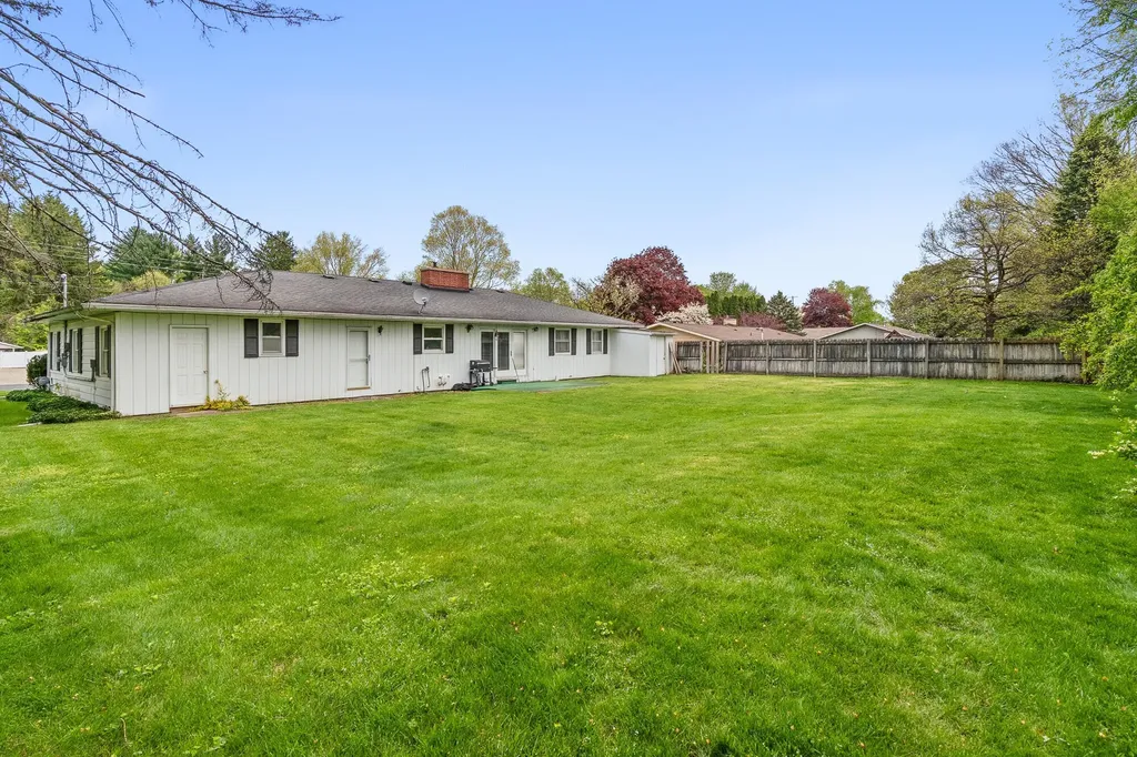 3521 Meadowcroft Avenue Kalamazoo Charter Township MI 49004