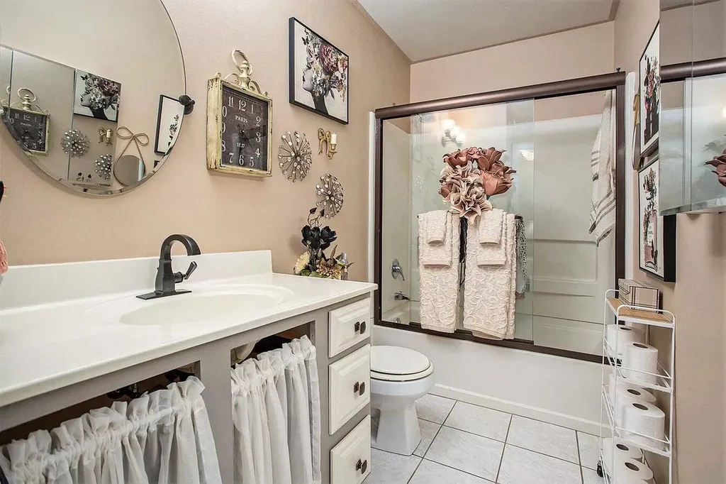 641 Eiffel Drive Pennfield Charter Township MI 49017
