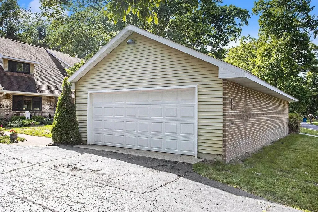 641 Eiffel Drive Pennfield Charter Township MI 49017