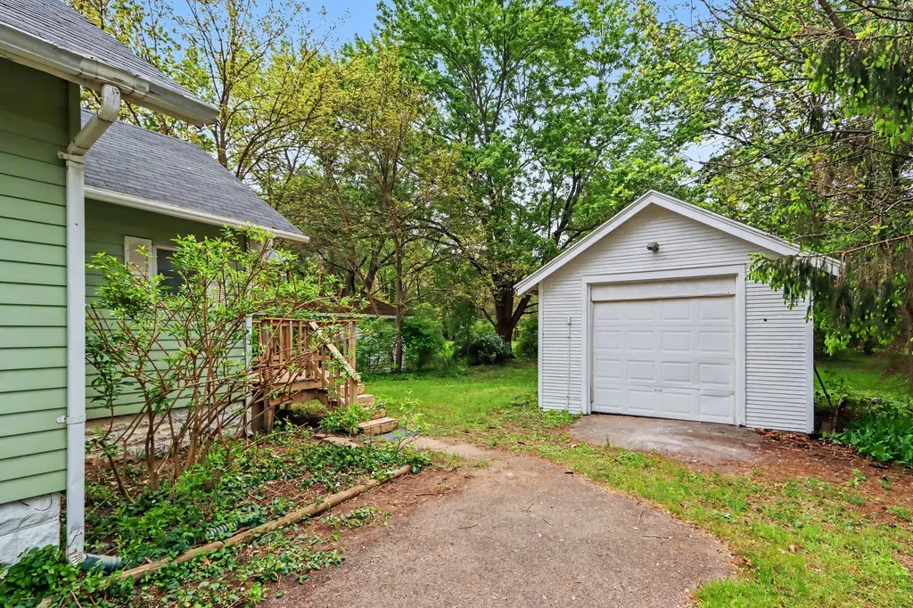 549 Avenue A Springfield City MI 49037