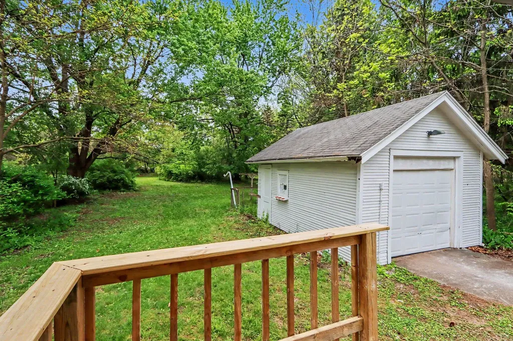 549 Avenue A Springfield City MI 49037