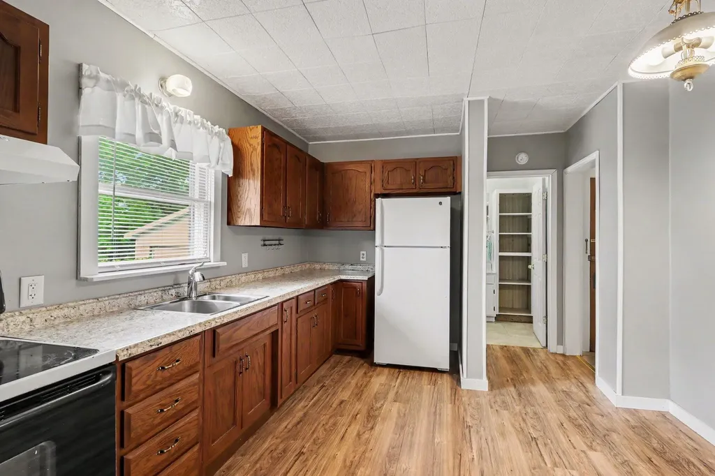549 Avenue A Springfield City MI 49037