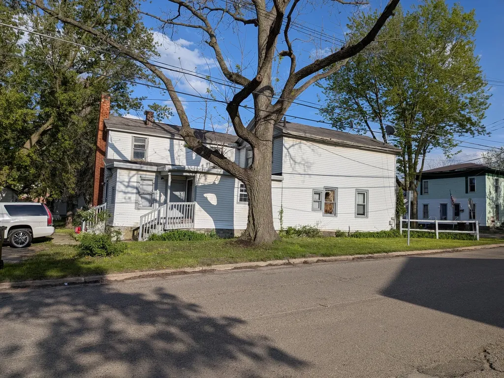 218 W Porter Street Albion City MI 49224