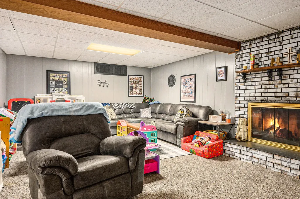 1055 Woodland Beach Emmett Charter Township MI 49014