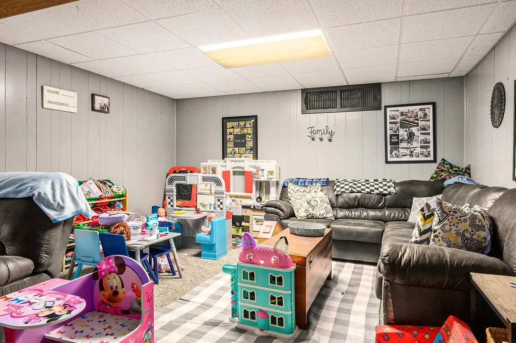 1055 Woodland Beach Emmett Charter Township MI 49014