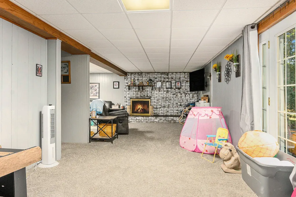 1055 Woodland Beach Emmett Charter Township MI 49014