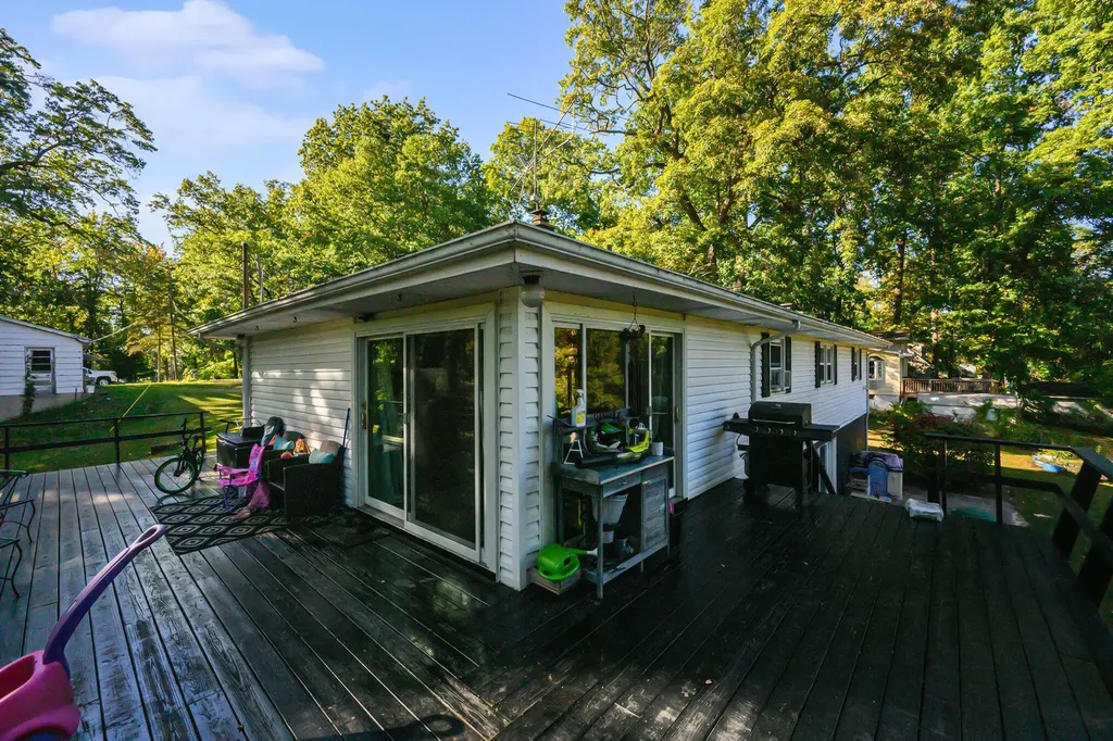 1055 Woodland Beach Emmett Charter Township MI 49014