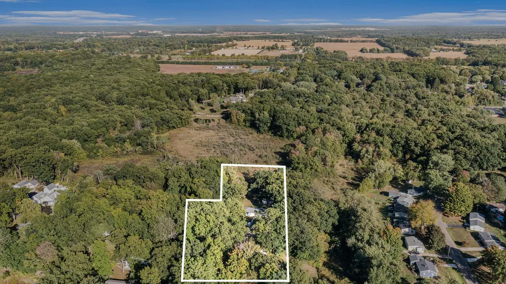 1055 Woodland Beach Emmett Charter Township MI 49014