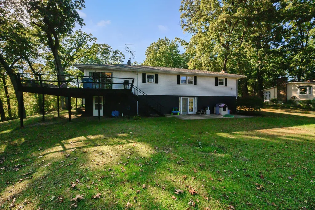 1055 Woodland Beach Emmett Charter Township MI 49014