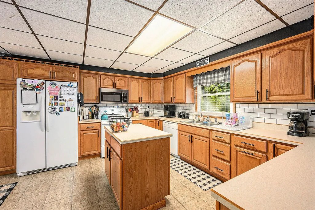 1055 Woodland Beach Emmett Charter Township MI 49014