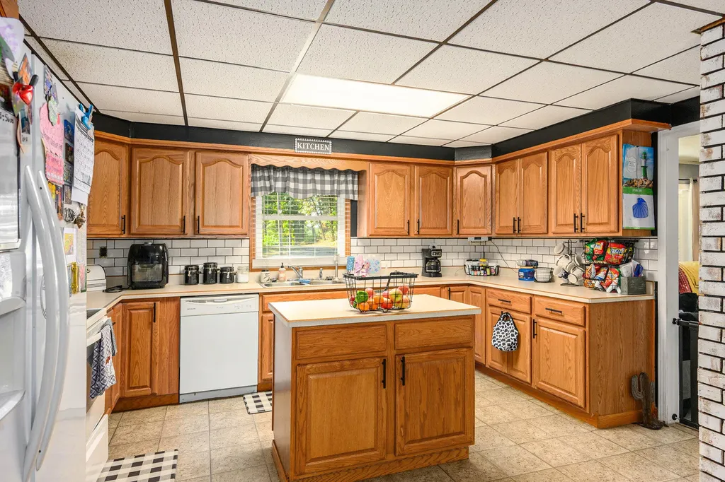 1055 Woodland Beach Emmett Charter Township MI 49014
