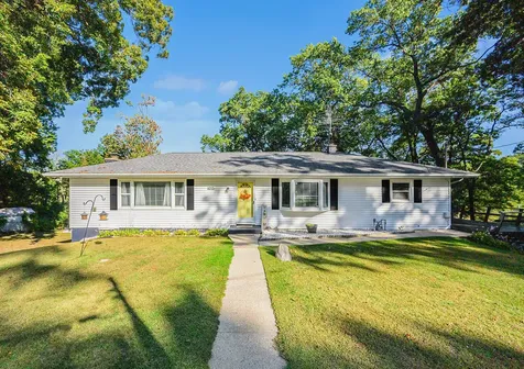 1055 Woodland Beach Emmett Charter Township MI 49014