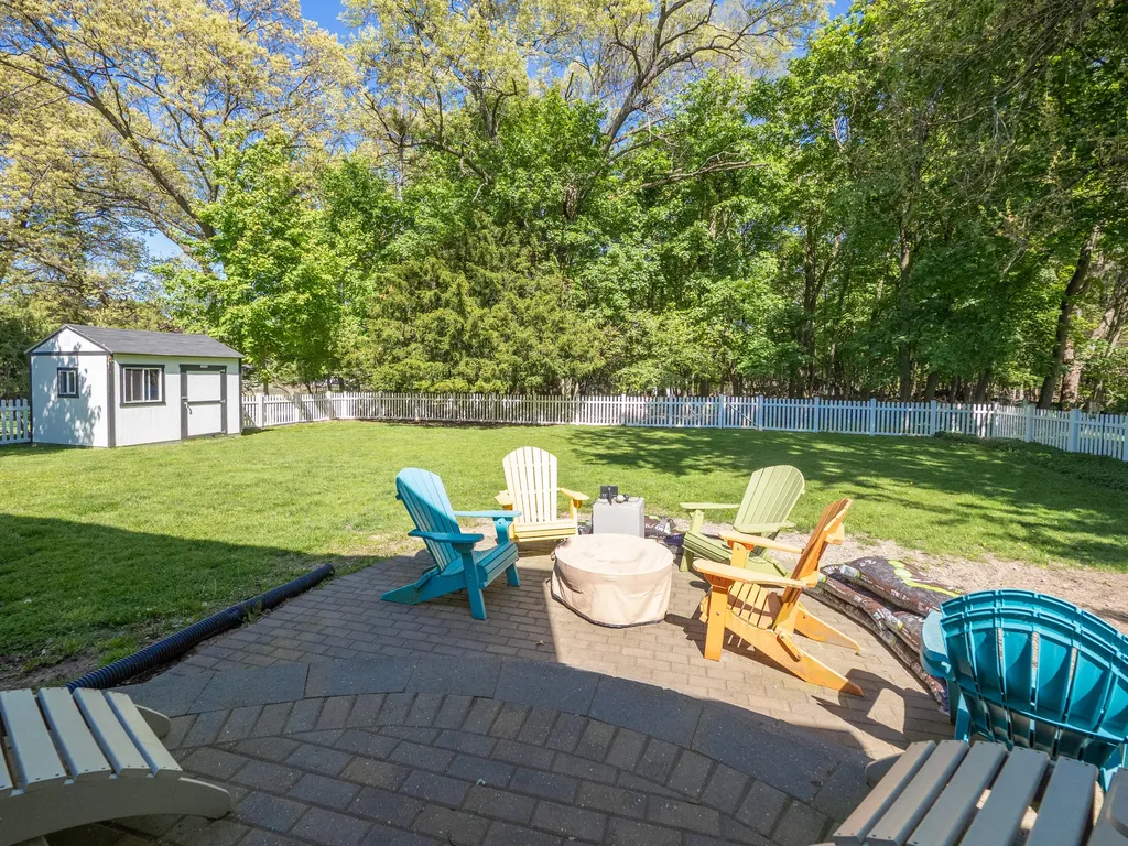 3811 Old Colony Road Kalamazoo City MI 49008