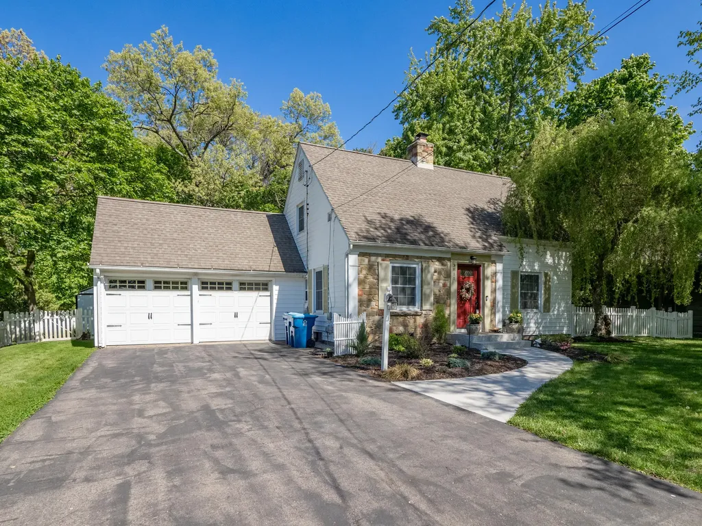 3811 Old Colony Road Kalamazoo City MI 49008