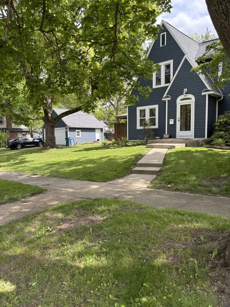 904 Homecrest Avenue Kalamazoo City MI 49001