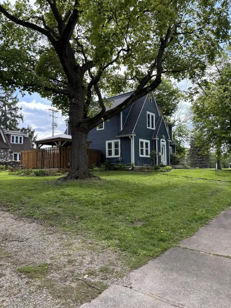 904 Homecrest Avenue Kalamazoo City MI 49001