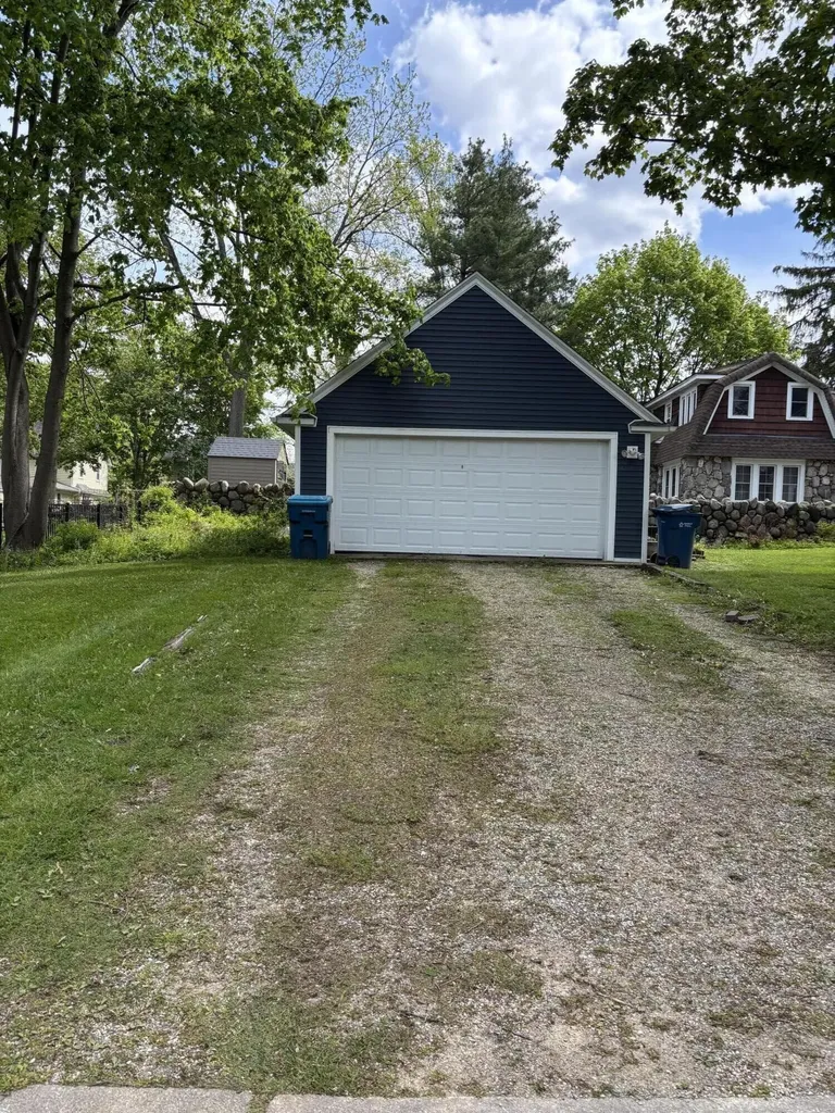 904 Homecrest Avenue Kalamazoo City MI 49001