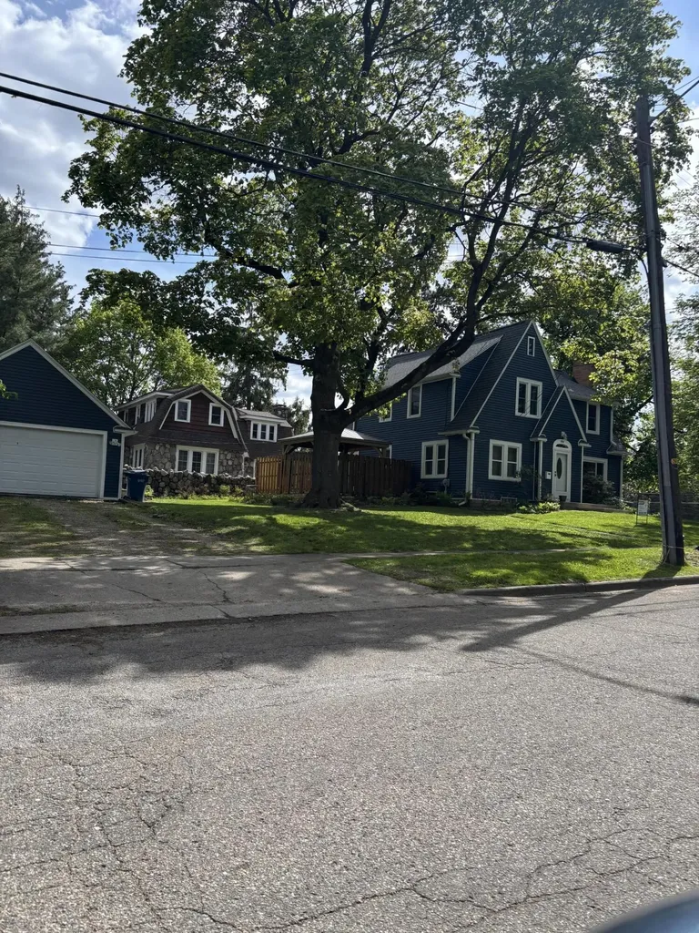 904 Homecrest Avenue Kalamazoo City MI 49001