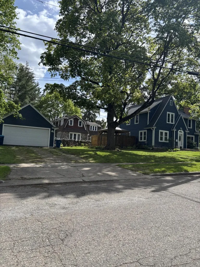 904 Homecrest Avenue Kalamazoo City MI 49001