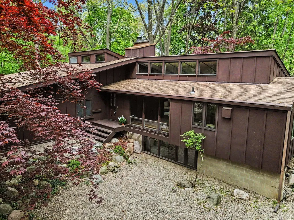 1000 Carolee Lane Kalamazoo City MI 49008