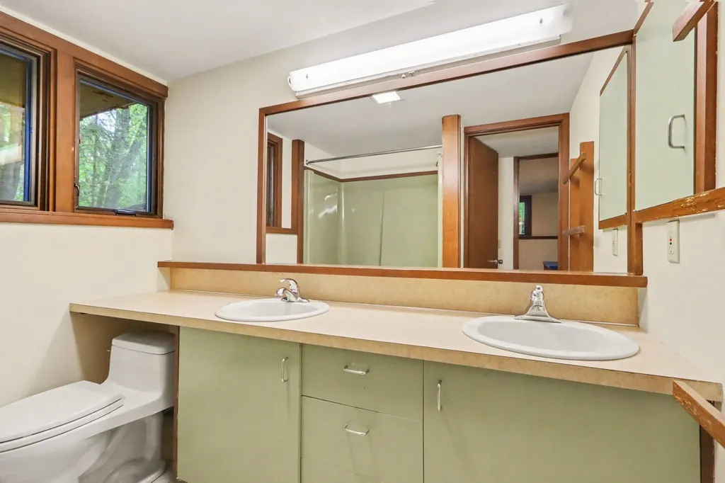 1000 Carolee Lane Kalamazoo City MI 49008