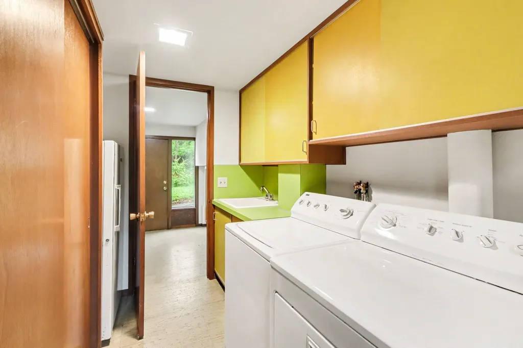 1000 Carolee Lane Kalamazoo City MI 49008