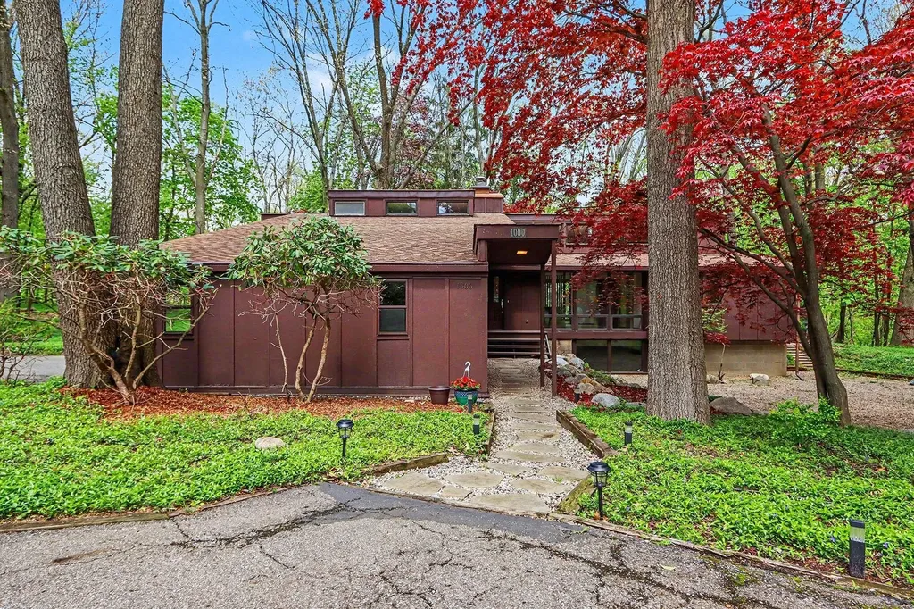 1000 Carolee Lane Kalamazoo City MI 49008
