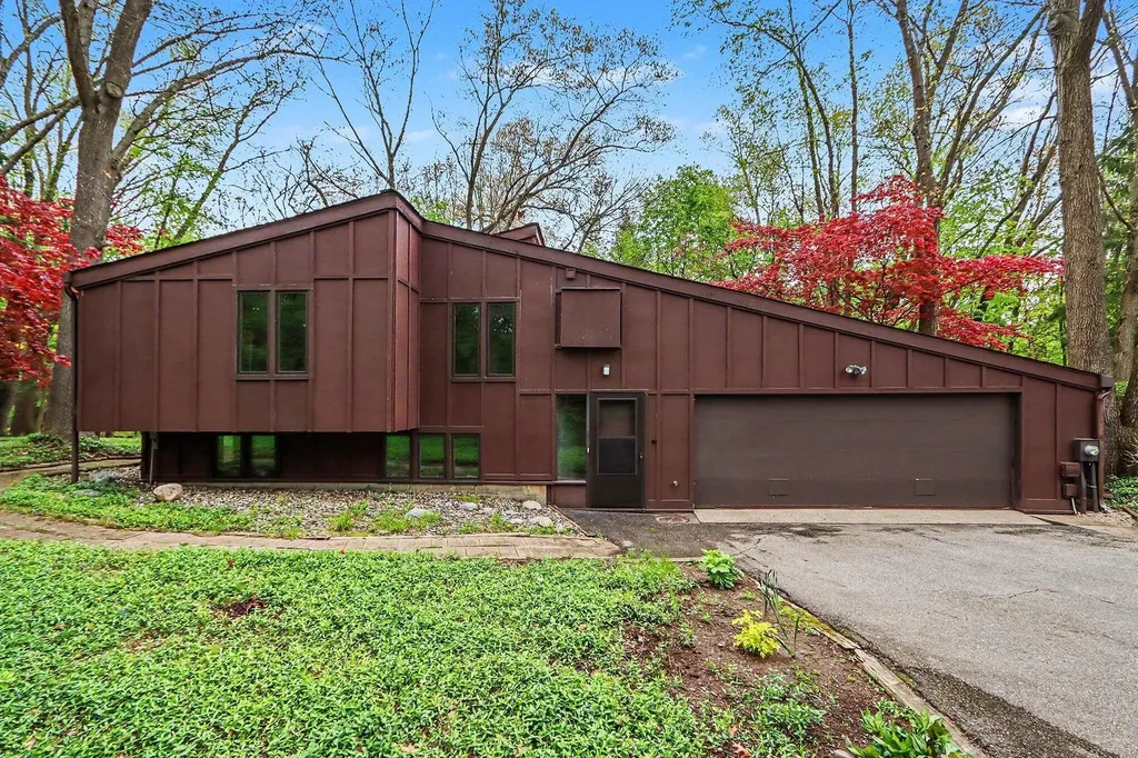 1000 Carolee Lane Kalamazoo City MI 49008