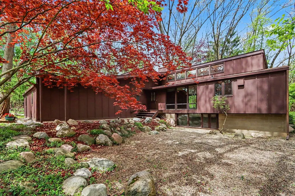 1000 Carolee Lane Kalamazoo City MI 49008
