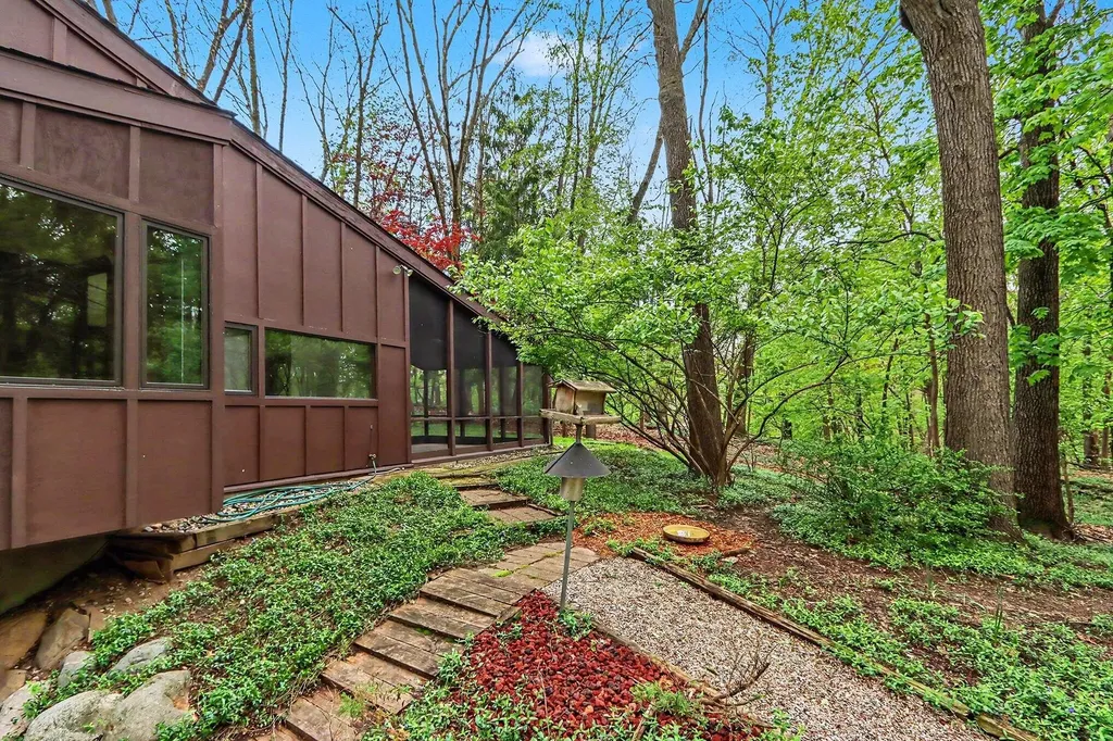 1000 Carolee Lane Kalamazoo City MI 49008