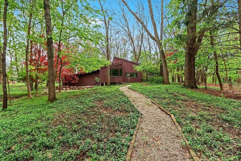 1000 Carolee Lane Kalamazoo City MI 49008