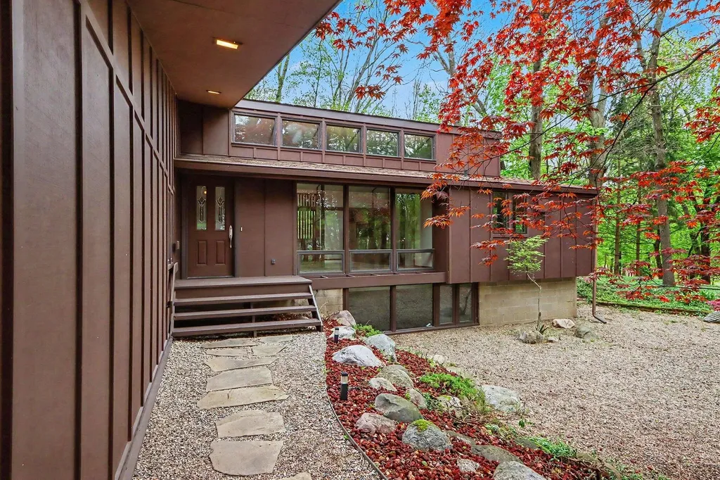 1000 Carolee Lane Kalamazoo City MI 49008