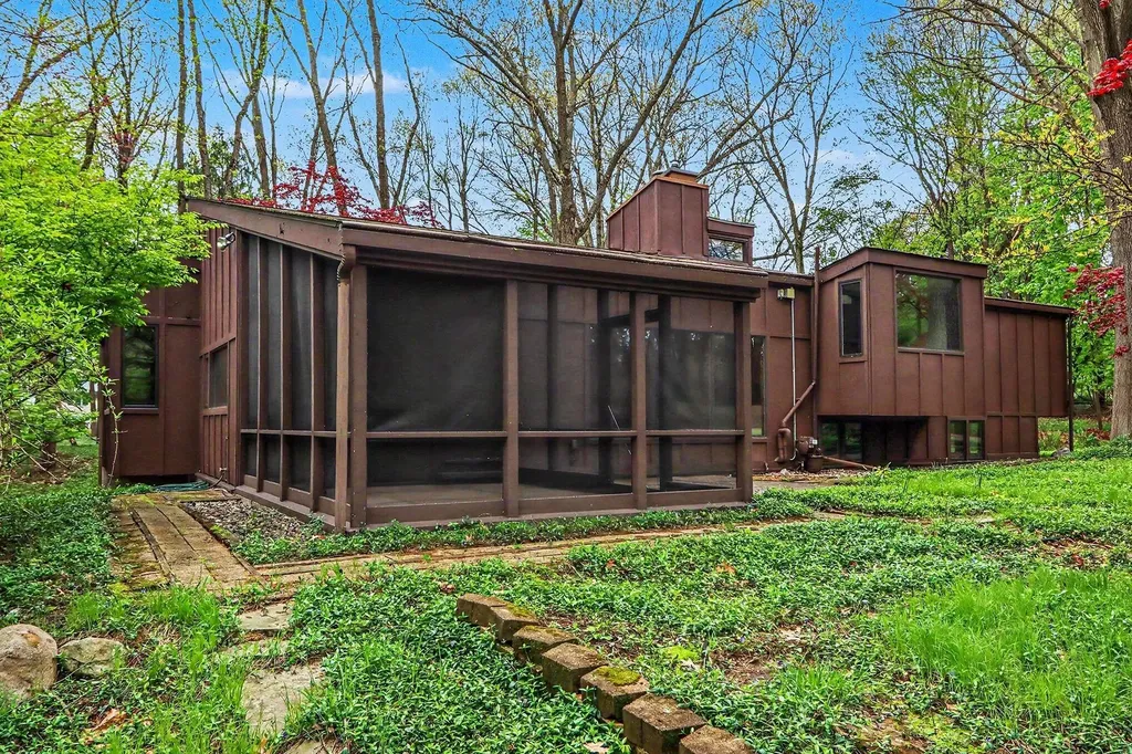 1000 Carolee Lane Kalamazoo City MI 49008