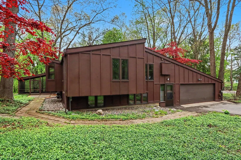 1000 Carolee Lane Kalamazoo City MI 49008