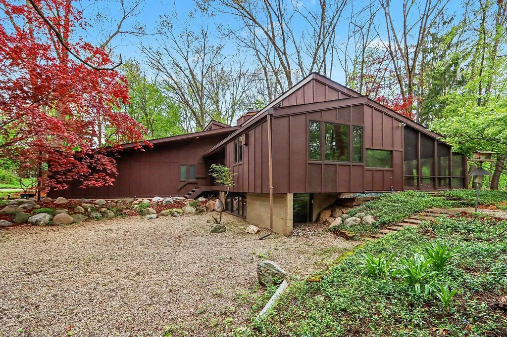 1000 Carolee Lane Kalamazoo City MI 49008